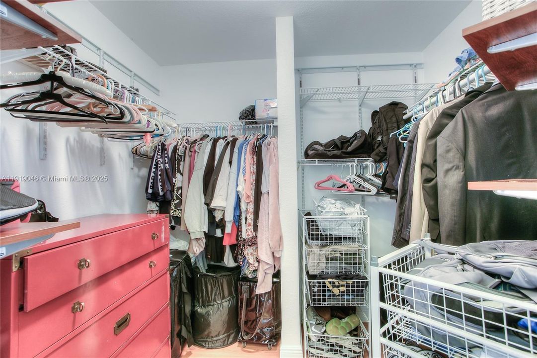 En Venta: $670,000 (5 camas, 3 baños, 2534 Pies cuadrados)