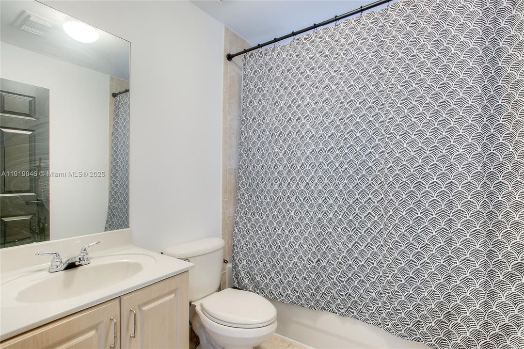 En Venta: $670,000 (5 camas, 3 baños, 2534 Pies cuadrados)