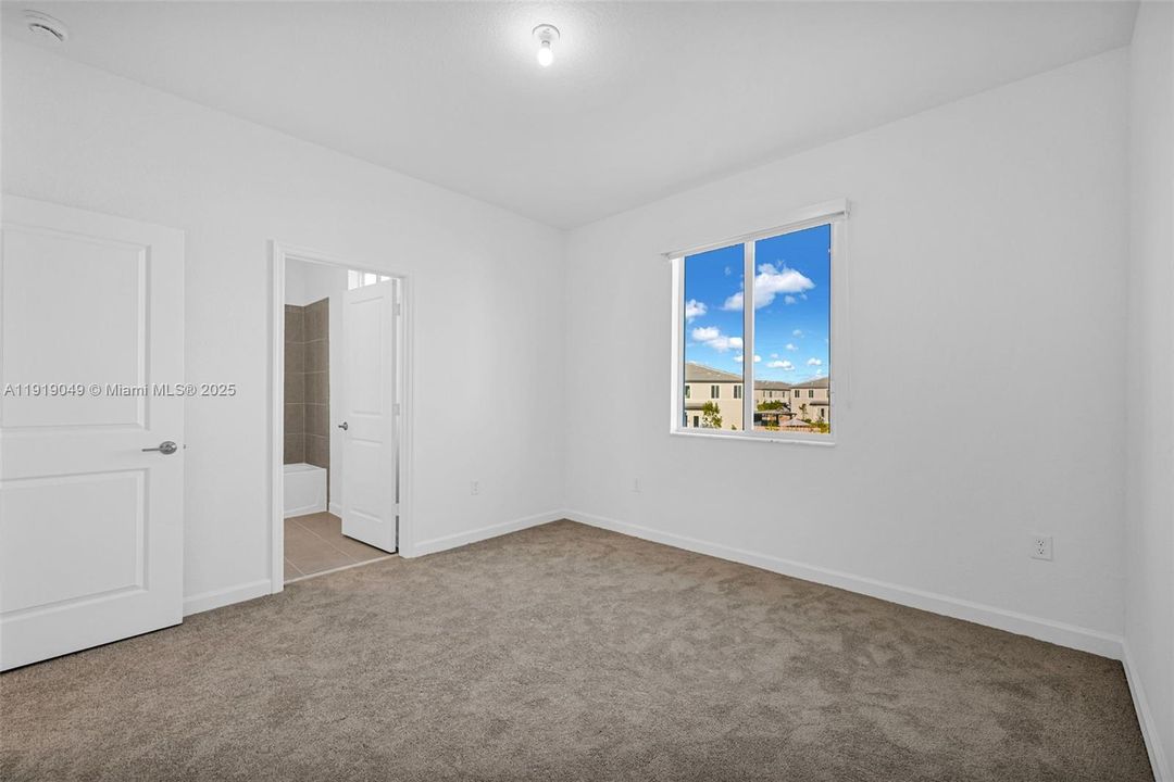 Active With Contract: $2,600 (3 beds, 3 baths, 1671 Square Feet)