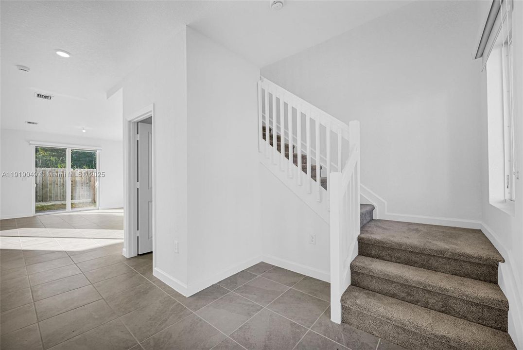 Active With Contract: $2,600 (3 beds, 3 baths, 1671 Square Feet)