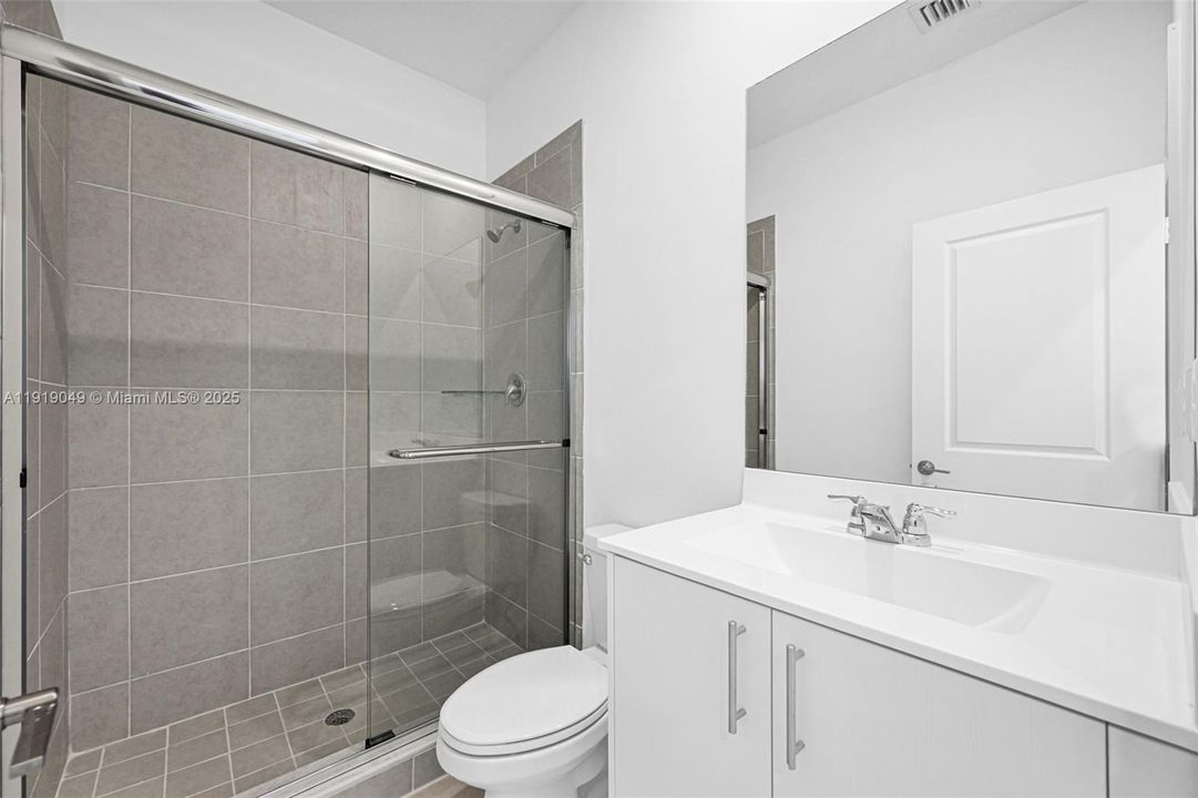 Active With Contract: $2,600 (3 beds, 3 baths, 1671 Square Feet)