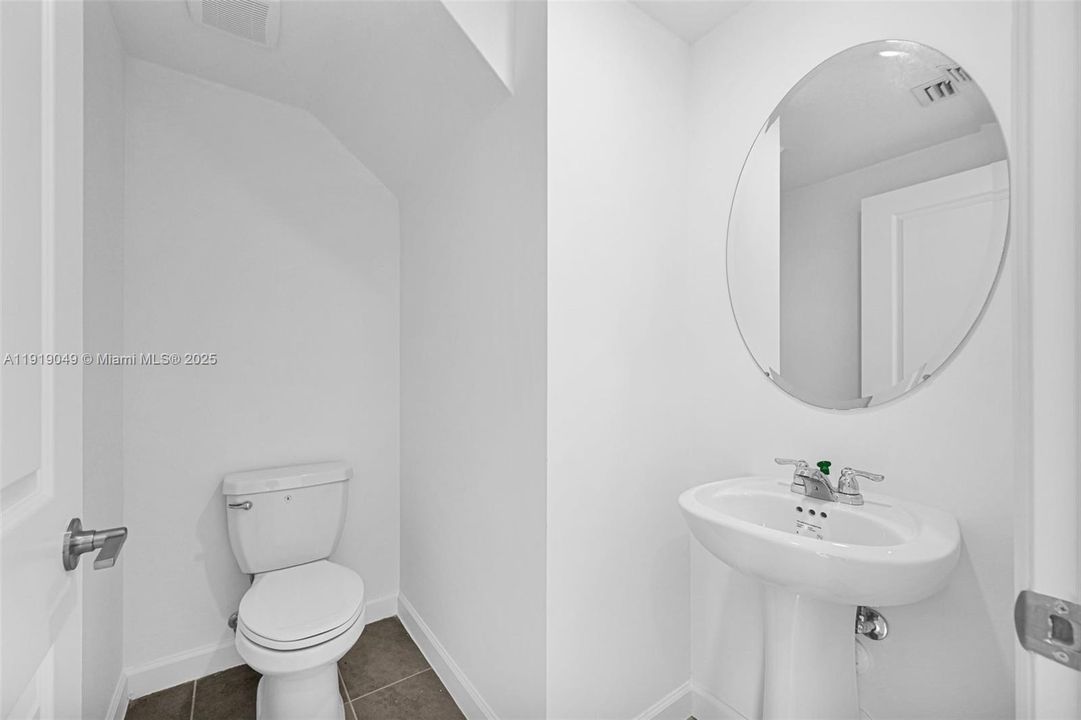 Active With Contract: $2,600 (3 beds, 3 baths, 1671 Square Feet)