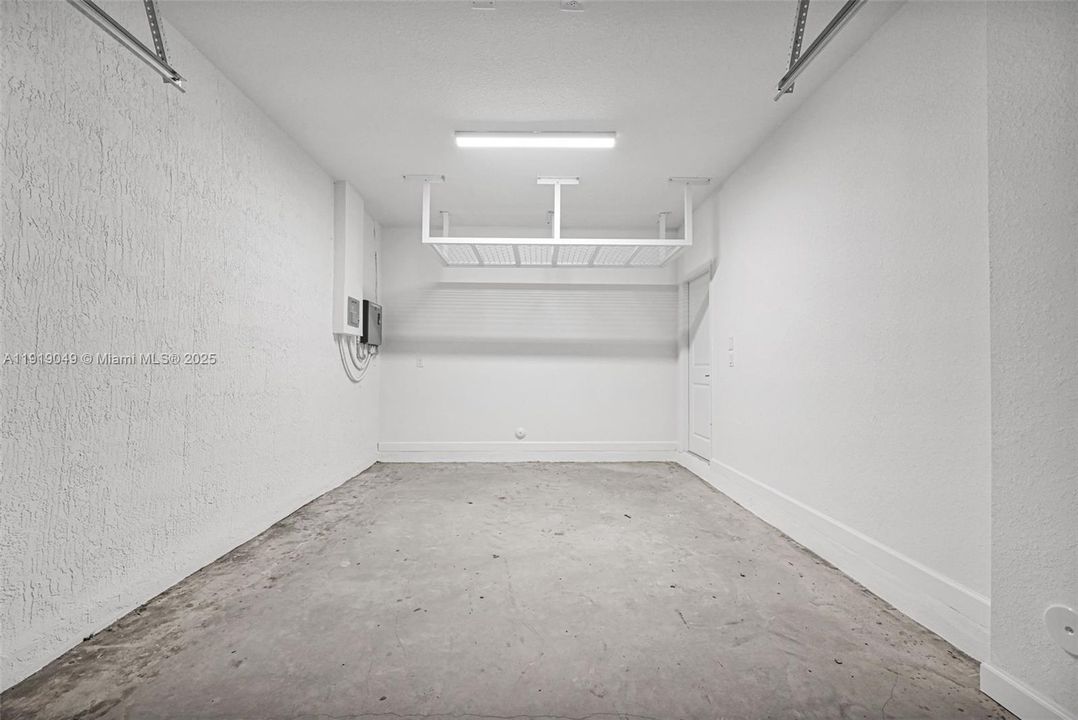 Active With Contract: $2,600 (3 beds, 3 baths, 1671 Square Feet)