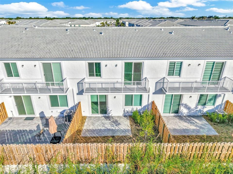 Active With Contract: $2,600 (3 beds, 3 baths, 1671 Square Feet)