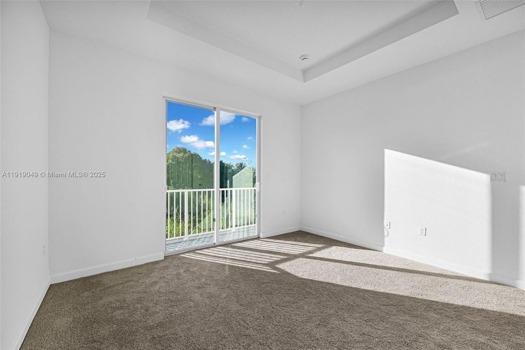 Active With Contract: $2,600 (3 beds, 3 baths, 1671 Square Feet)