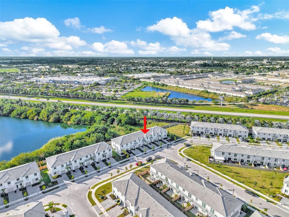 Active With Contract: $2,600 (3 beds, 3 baths, 1671 Square Feet)