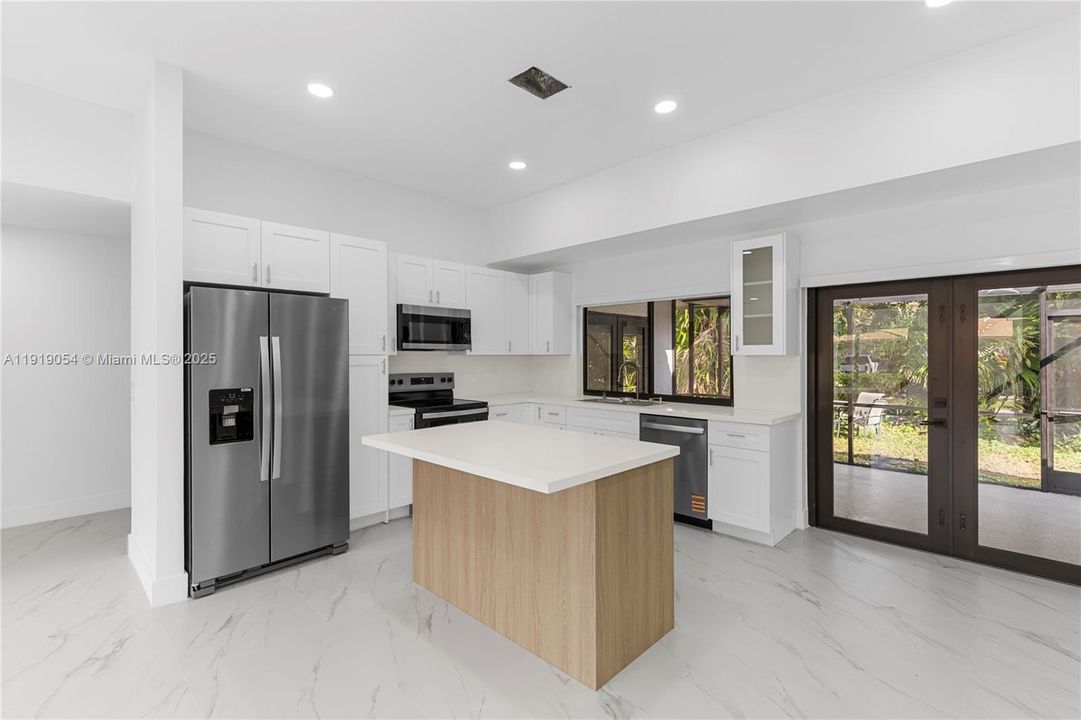 В аренду: $4,000 (3 спален, 2 ванн, 1819 Квадратных фут)