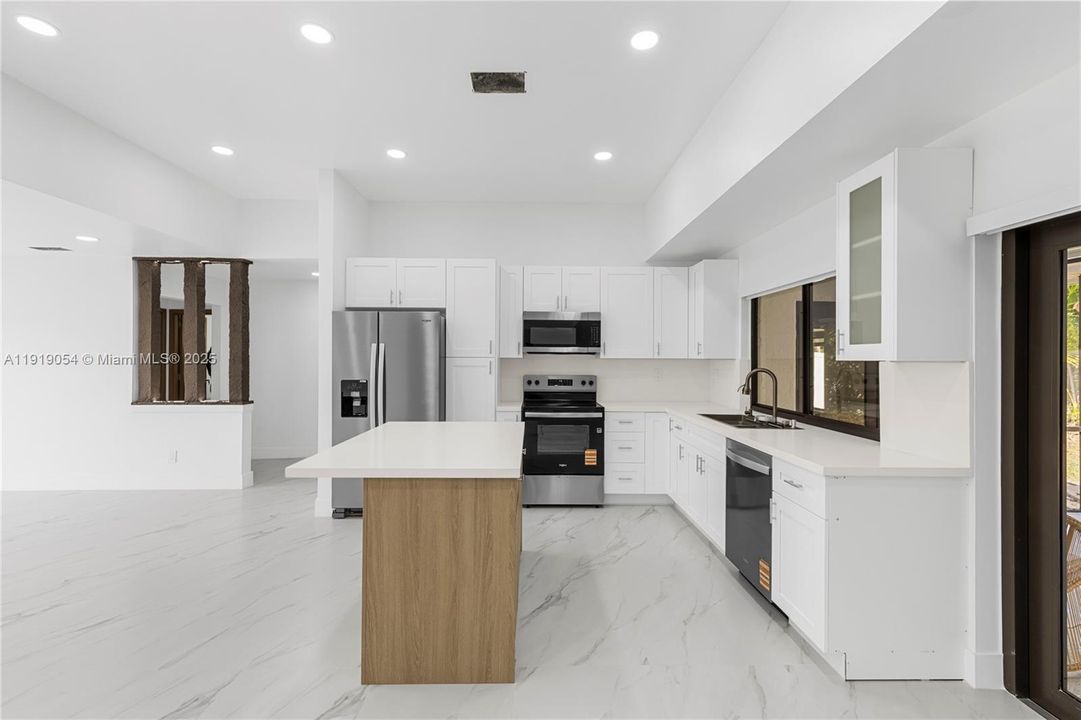 В аренду: $4,000 (3 спален, 2 ванн, 1819 Квадратных фут)