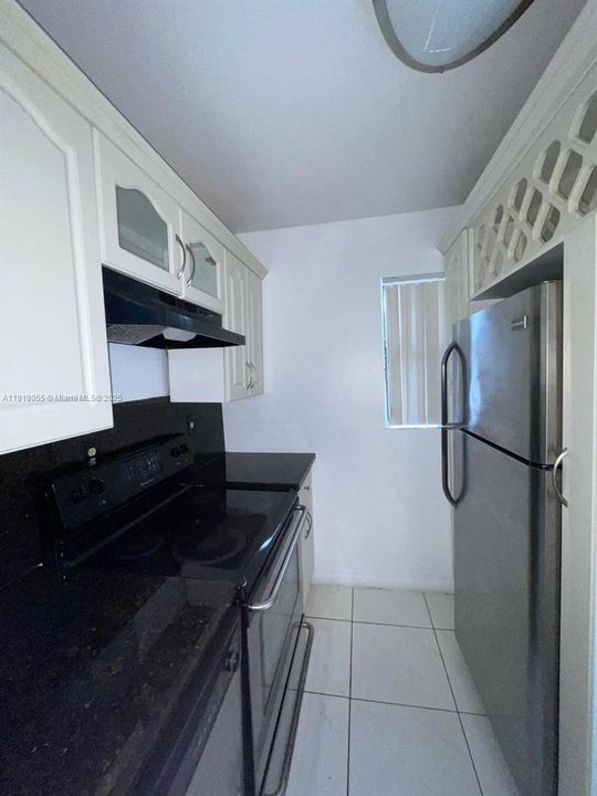 В аренду: $2,050 (2 спален, 2 ванн, 820 Квадратных фут)