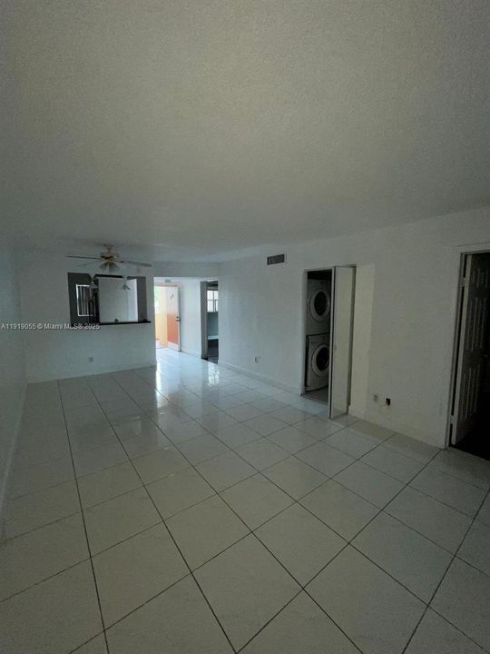 В аренду: $2,050 (2 спален, 2 ванн, 820 Квадратных фут)