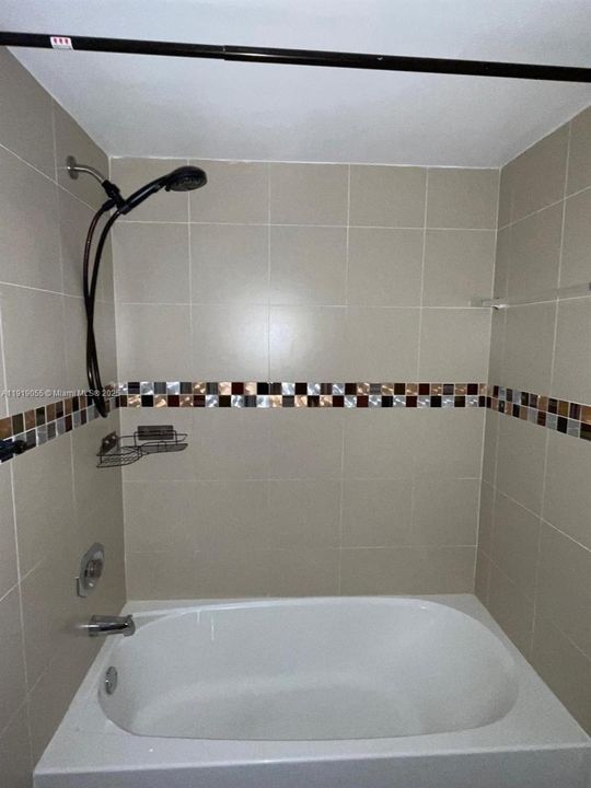 В аренду: $2,050 (2 спален, 2 ванн, 820 Квадратных фут)