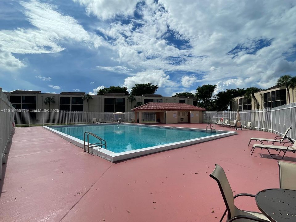 В аренду: $2,050 (2 спален, 2 ванн, 820 Квадратных фут)