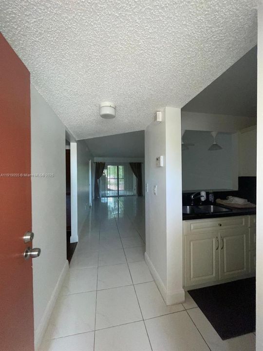 В аренду: $2,050 (2 спален, 2 ванн, 820 Квадратных фут)