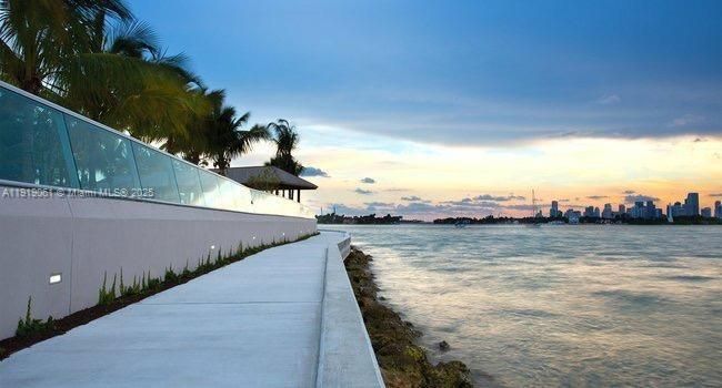 For Sale: $540,000 (1 beds, 1 baths, 722 Square Feet)