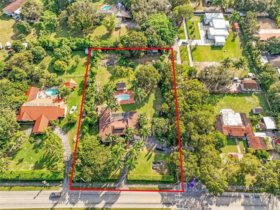 For Sale: $975,000 (4 beds, 2 baths, 2714 Square Feet)