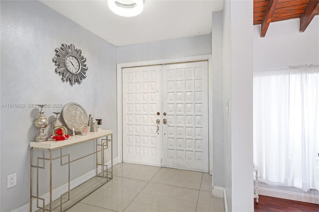 For Sale: $975,000 (4 beds, 2 baths, 2714 Square Feet)