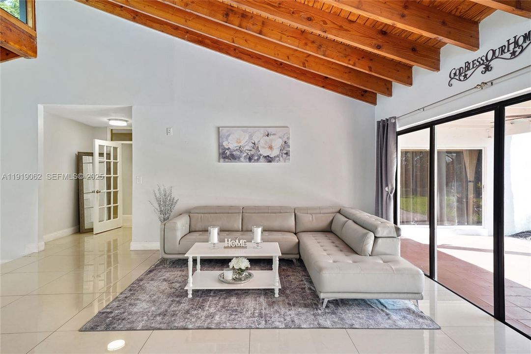 For Sale: $975,000 (4 beds, 2 baths, 2714 Square Feet)