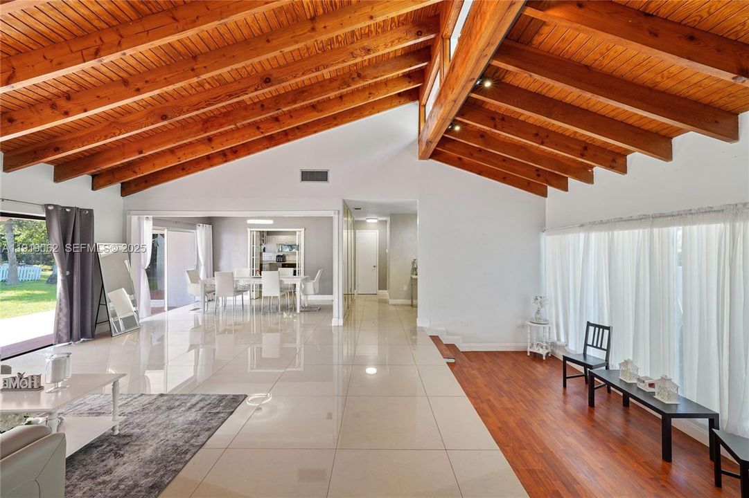 For Sale: $975,000 (4 beds, 2 baths, 2714 Square Feet)