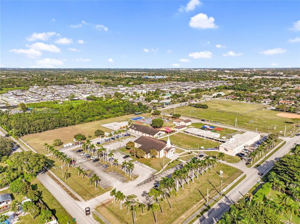 For Sale: $975,000 (4 beds, 2 baths, 2714 Square Feet)