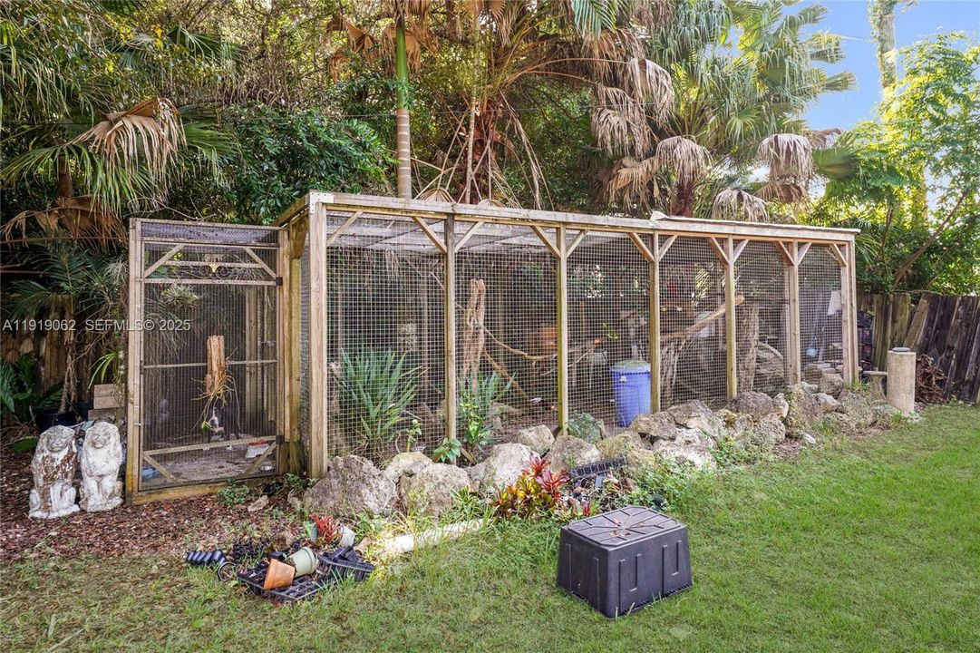 For Sale: $975,000 (4 beds, 2 baths, 2714 Square Feet)