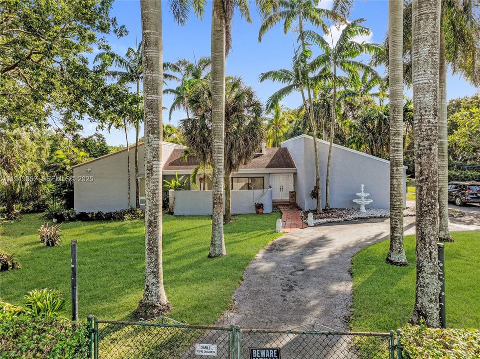 For Sale: $975,000 (4 beds, 2 baths, 2714 Square Feet)