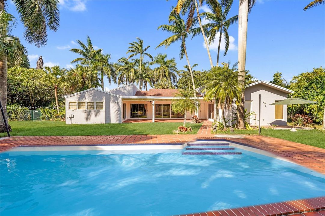 For Sale: $975,000 (4 beds, 2 baths, 2714 Square Feet)