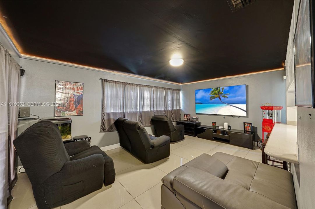 For Sale: $975,000 (4 beds, 2 baths, 2714 Square Feet)