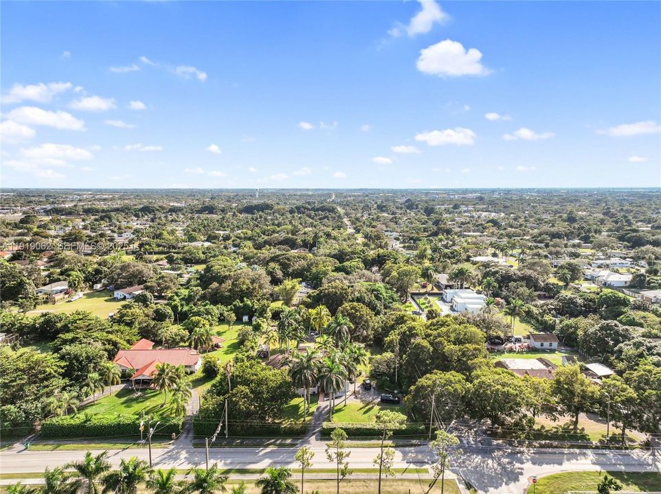 For Sale: $975,000 (4 beds, 2 baths, 2714 Square Feet)