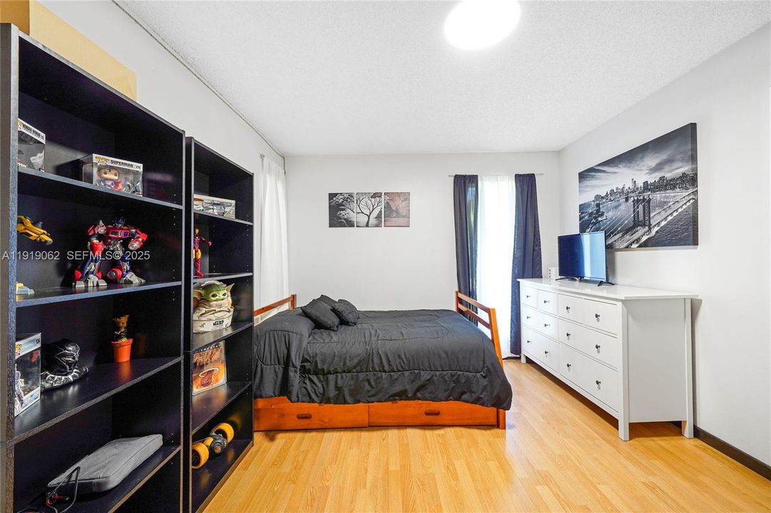 For Sale: $975,000 (4 beds, 2 baths, 2714 Square Feet)