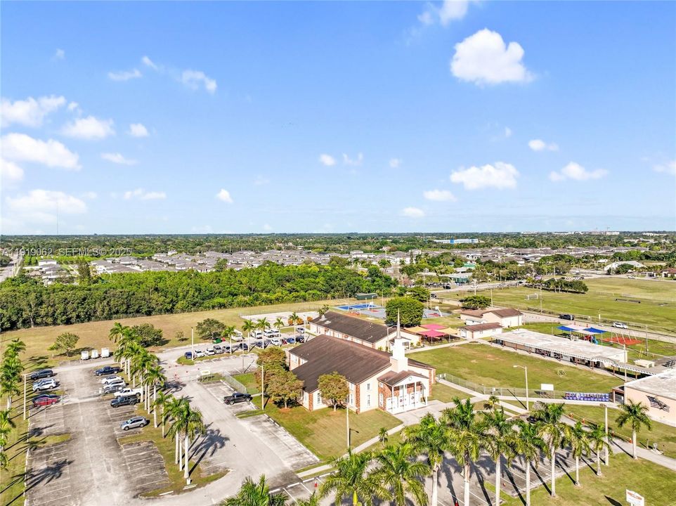 For Sale: $975,000 (4 beds, 2 baths, 2714 Square Feet)