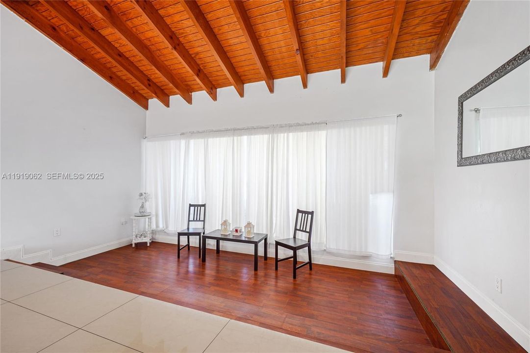 For Sale: $975,000 (4 beds, 2 baths, 2714 Square Feet)