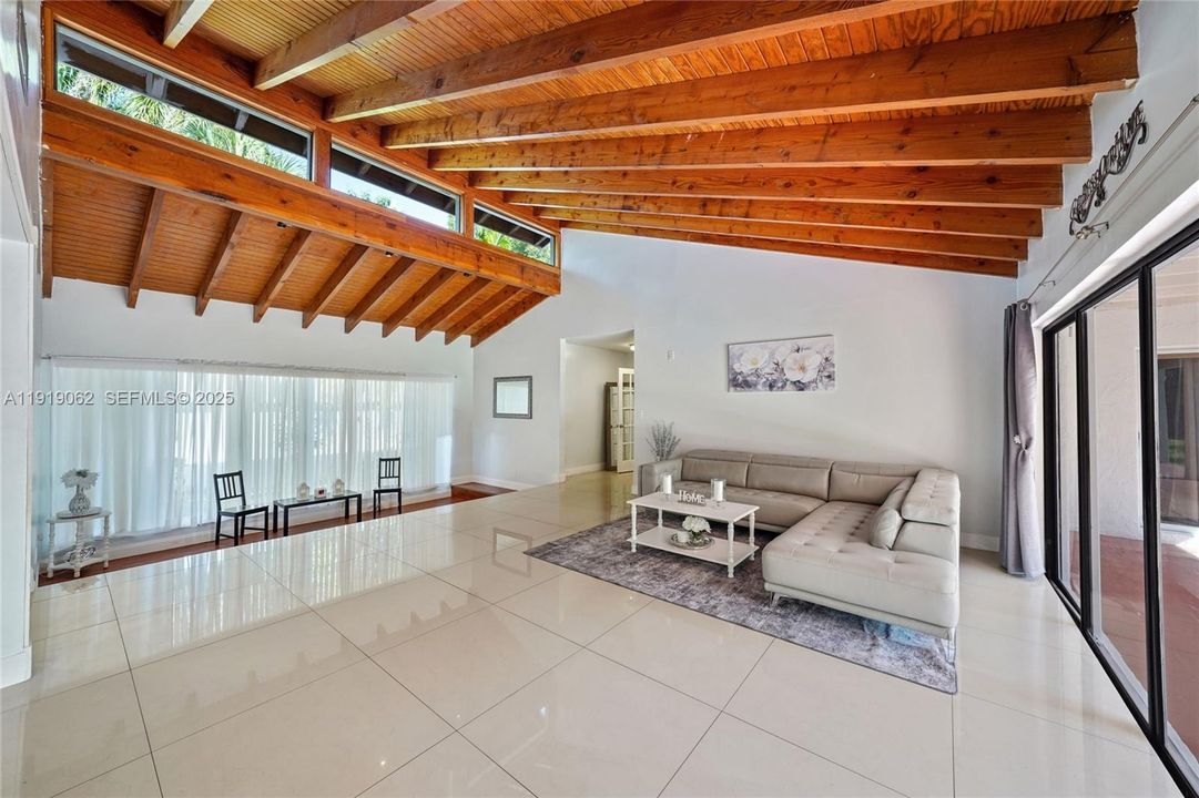 For Sale: $975,000 (4 beds, 2 baths, 2714 Square Feet)