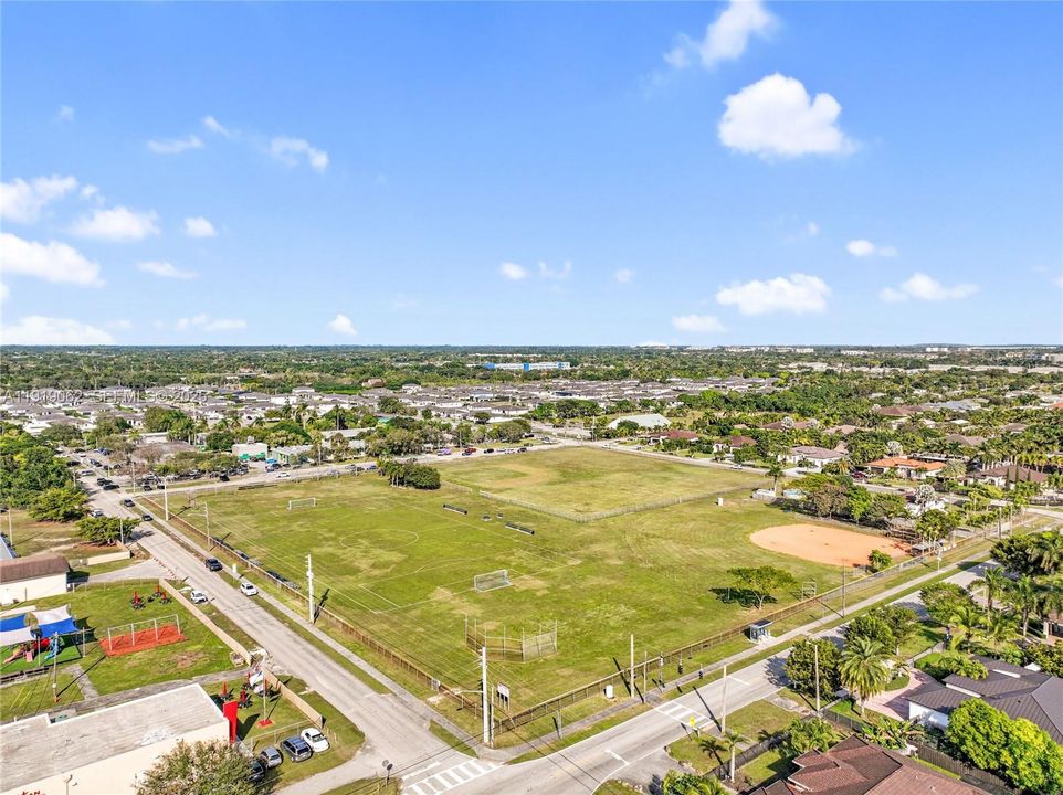 For Sale: $975,000 (4 beds, 2 baths, 2714 Square Feet)