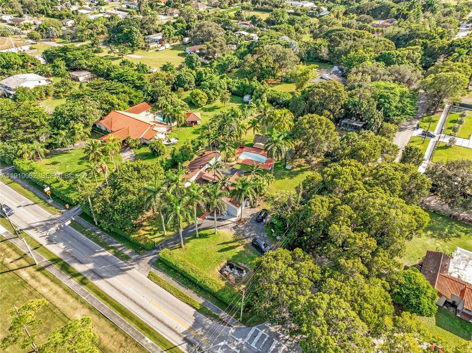 For Sale: $975,000 (4 beds, 2 baths, 2714 Square Feet)