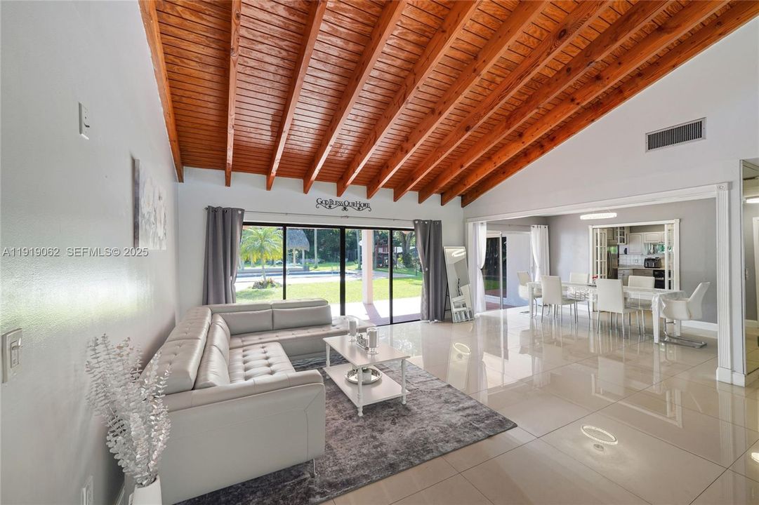 For Sale: $975,000 (4 beds, 2 baths, 2714 Square Feet)