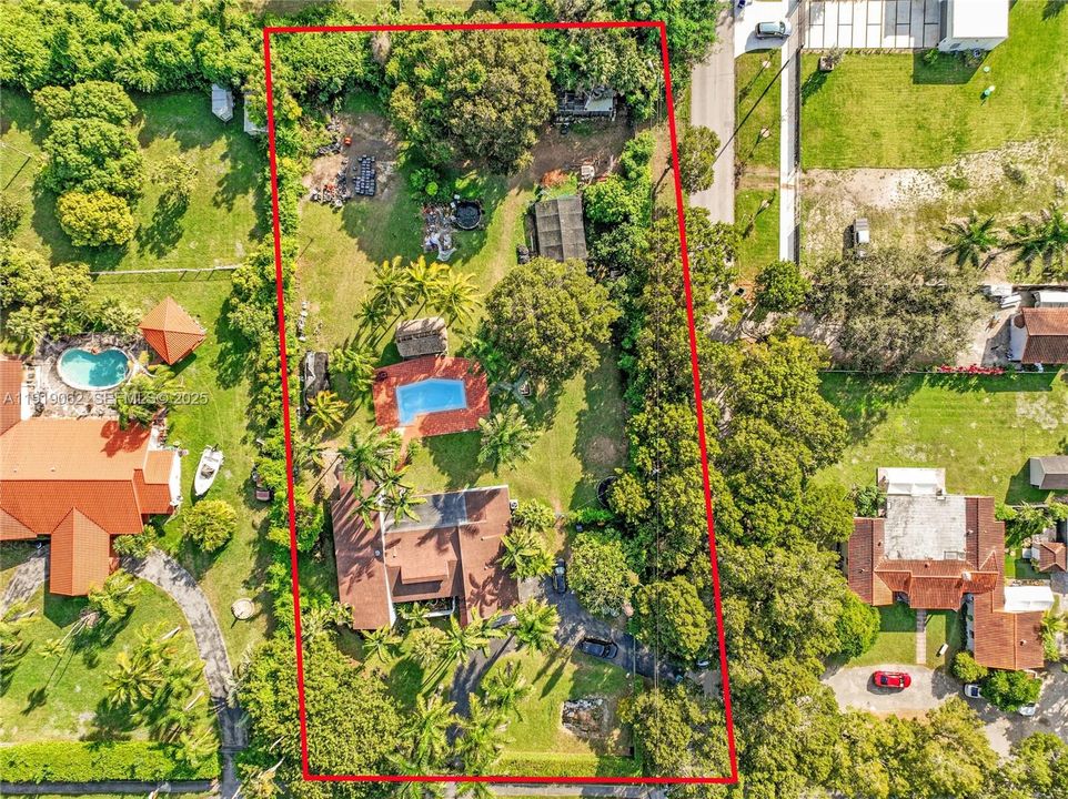 For Sale: $975,000 (4 beds, 2 baths, 2714 Square Feet)