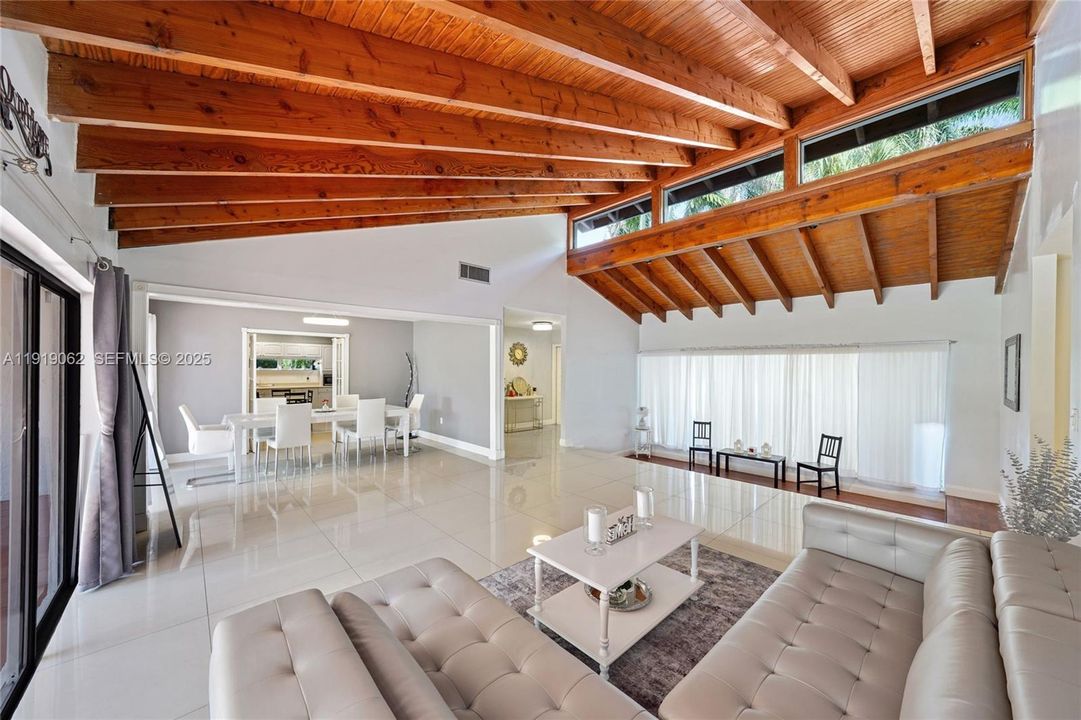 For Sale: $975,000 (4 beds, 2 baths, 2714 Square Feet)