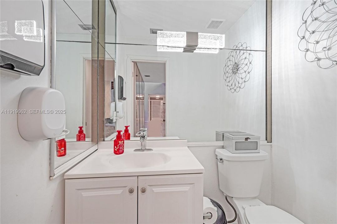 For Sale: $975,000 (4 beds, 2 baths, 2714 Square Feet)