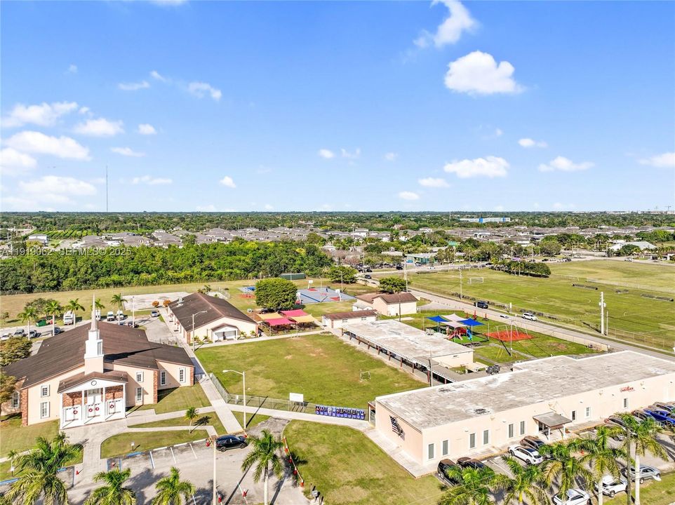 For Sale: $975,000 (4 beds, 2 baths, 2714 Square Feet)