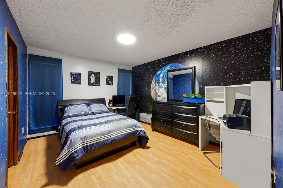 For Sale: $975,000 (4 beds, 2 baths, 2714 Square Feet)