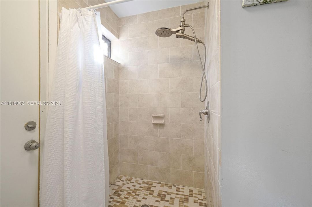 For Sale: $975,000 (4 beds, 2 baths, 2714 Square Feet)