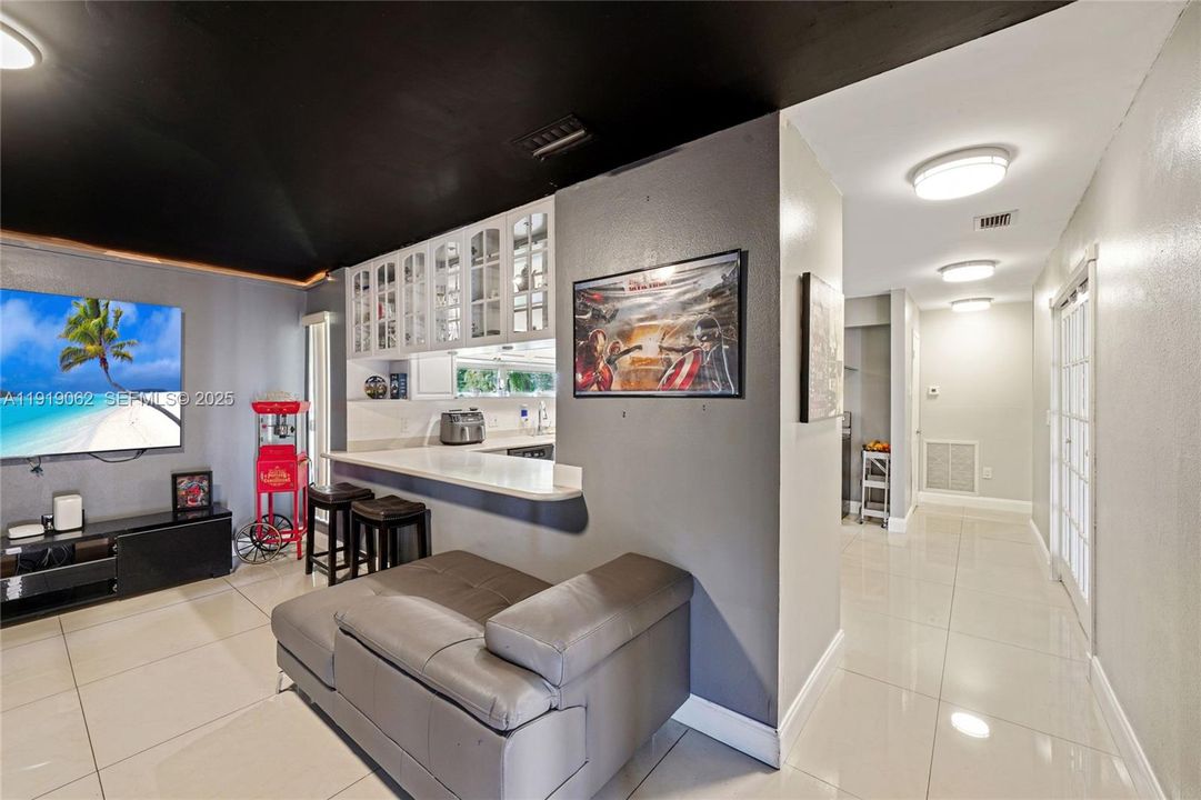 For Sale: $975,000 (4 beds, 2 baths, 2714 Square Feet)