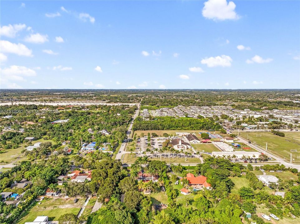 For Sale: $975,000 (4 beds, 2 baths, 2714 Square Feet)