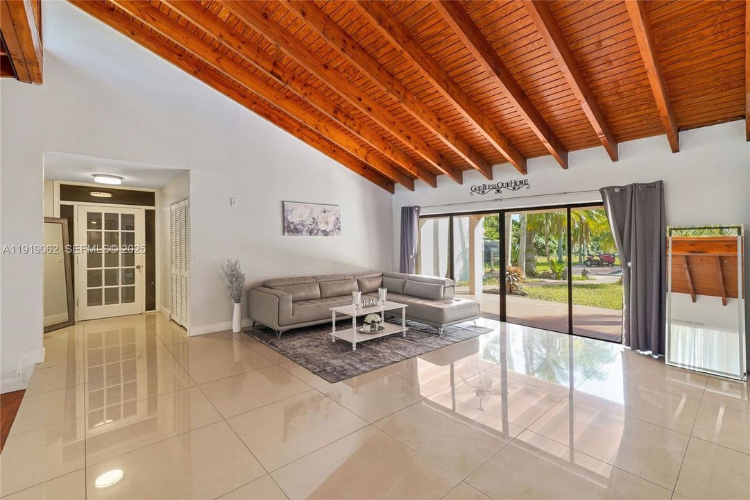 For Sale: $975,000 (4 beds, 2 baths, 2714 Square Feet)