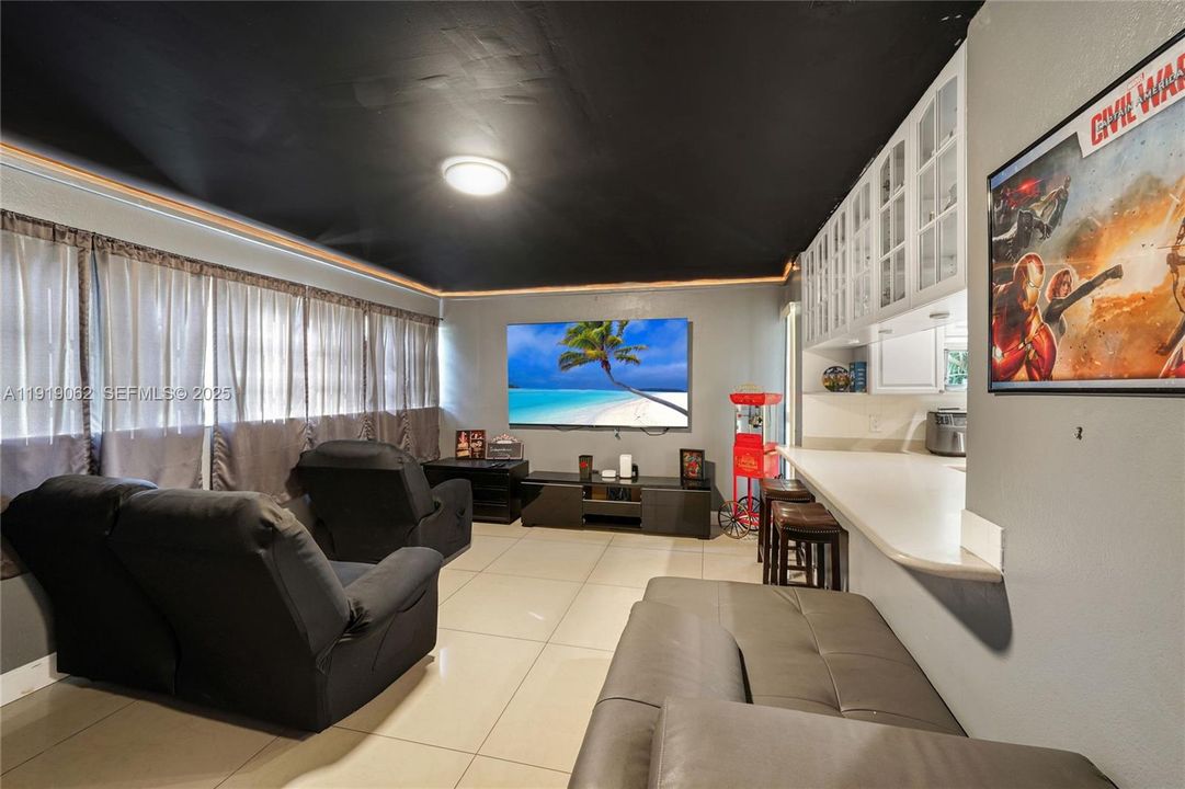 For Sale: $975,000 (4 beds, 2 baths, 2714 Square Feet)