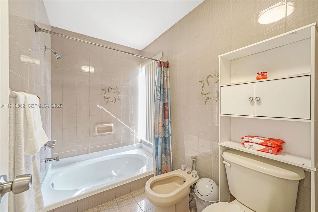 For Sale: $975,000 (4 beds, 2 baths, 2714 Square Feet)