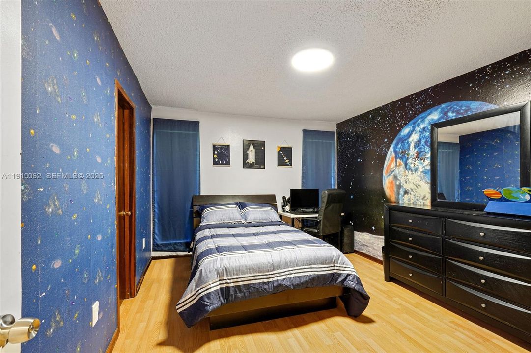 For Sale: $975,000 (4 beds, 2 baths, 2714 Square Feet)