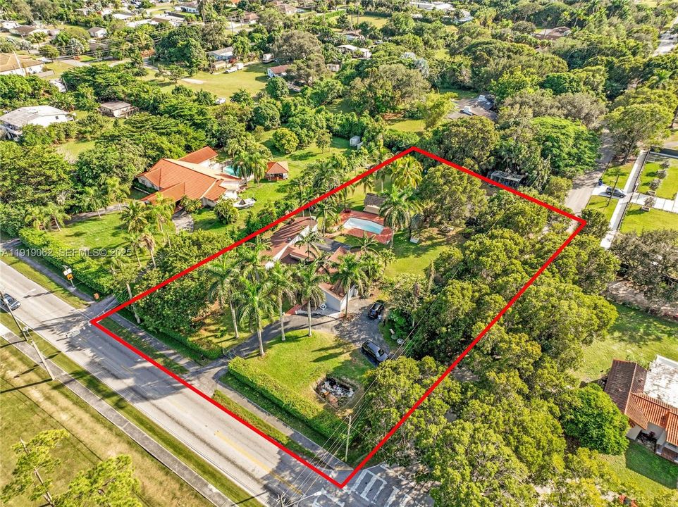 For Sale: $975,000 (4 beds, 2 baths, 2714 Square Feet)