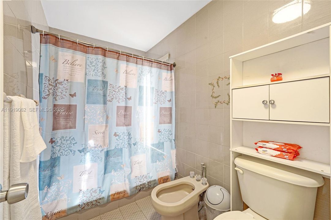 For Sale: $975,000 (4 beds, 2 baths, 2714 Square Feet)