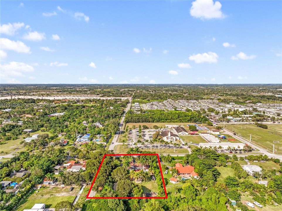 For Sale: $975,000 (4 beds, 2 baths, 2714 Square Feet)